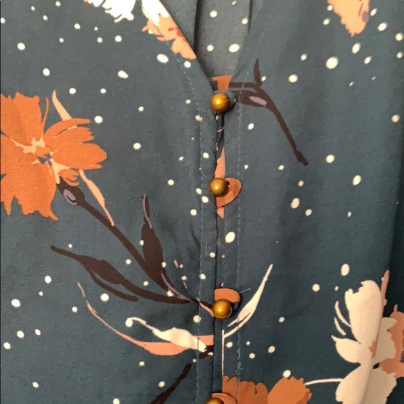 Urban Romantics Bell Sleeve Crop size L - Picture 2 of 5